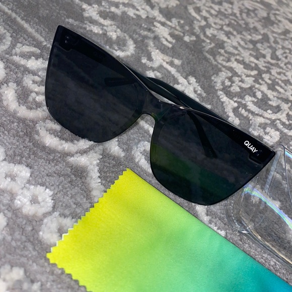 Quay Australia Accessories - Quay Come Thru Sunglasses